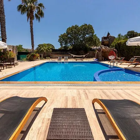 Magnificent House With Jacuzzi And Shared Pool In Bodrum Apartment